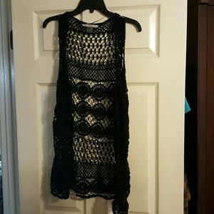 Peter Nygard black crochet vest medium